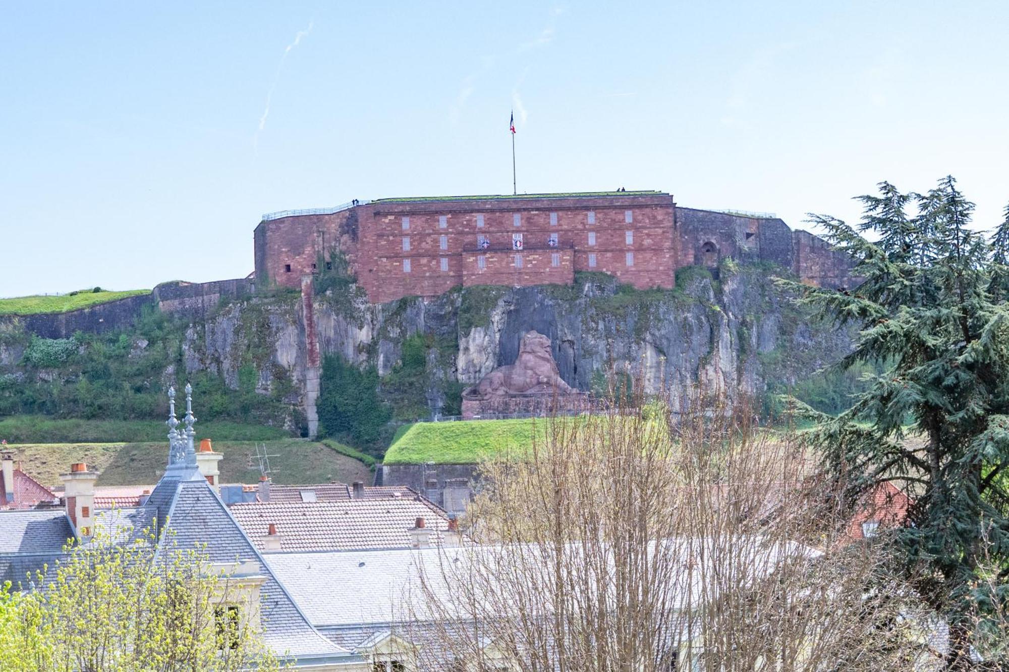 Grand Hôtel Du Tonneau D'Or Belfort Exterior foto